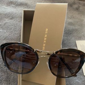 Burberry Women’s cat eye sunglasses